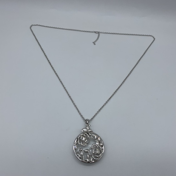 Vintage Elegant Silver Tone CZ Circle Floral Design Pendant Magnifier Necklace - Picture 6 of 11